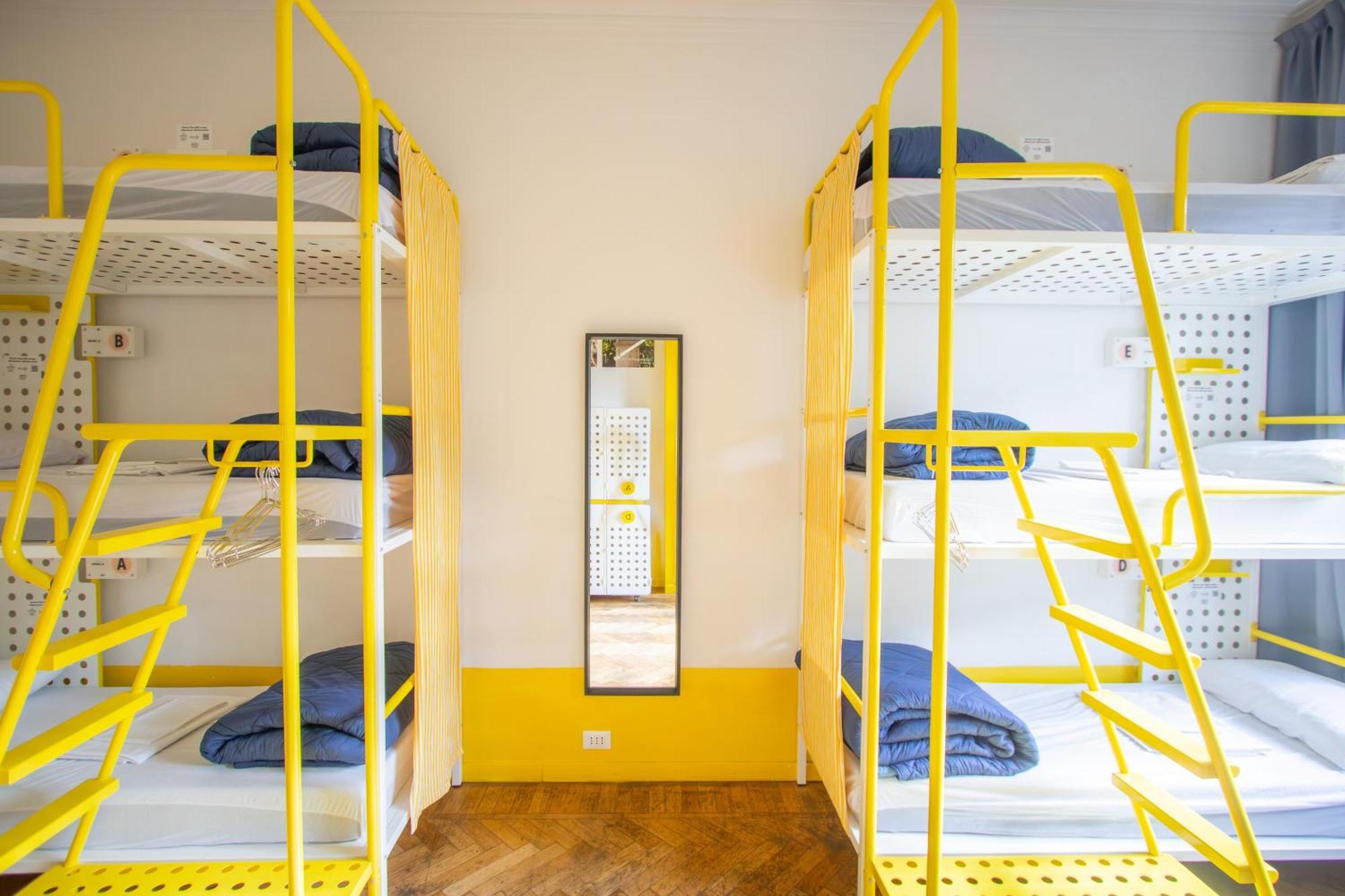Posto Letto in Dormitorio Femminile con 6 Letti